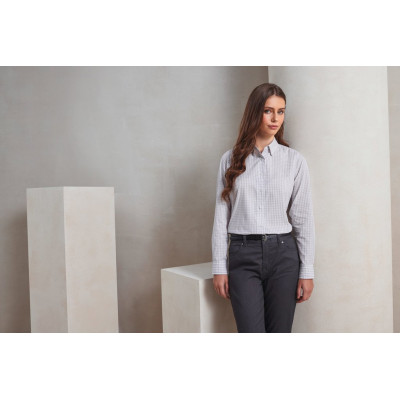 Large-check gingham shirt